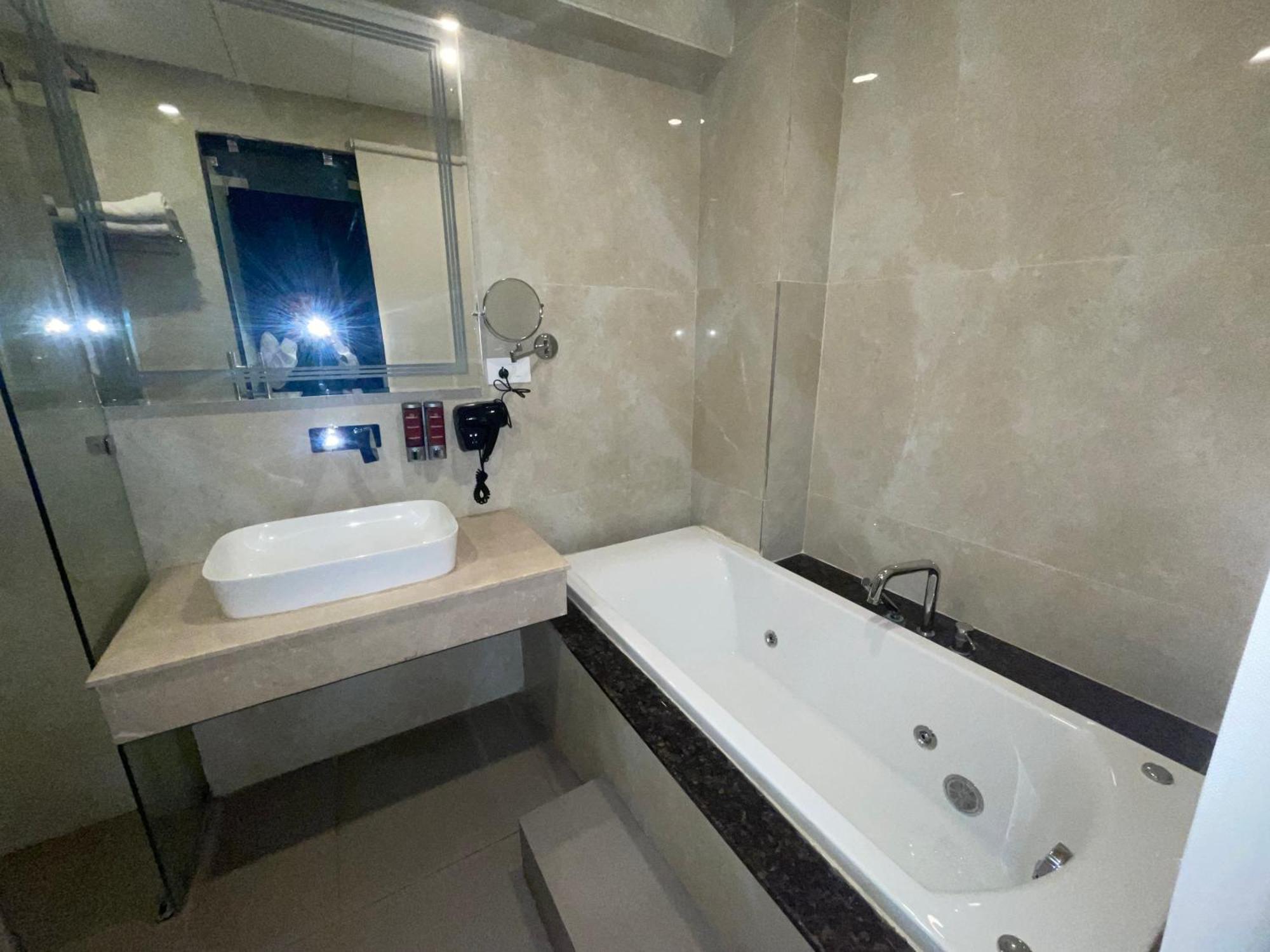 Pride Hotel And Resort Rishīkesh Zewnętrze zdjęcie